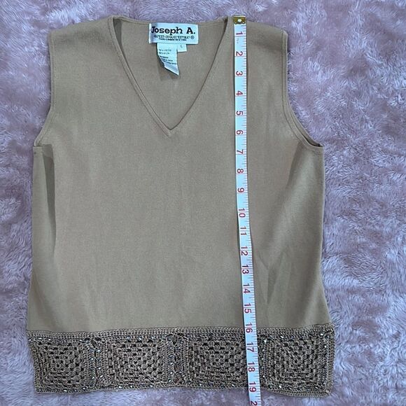 25. Joseph A. Cropped tank crochet bottom with beads Size L - Picture 6 of 9